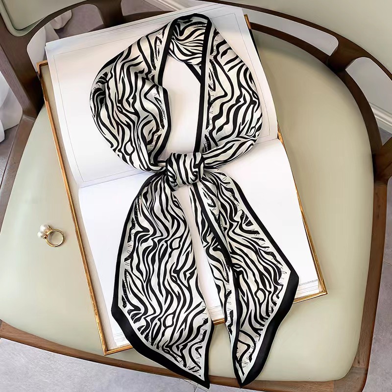 Silk Tie Striped - وشاح حريري مربع فاخر بنقشة حمار
