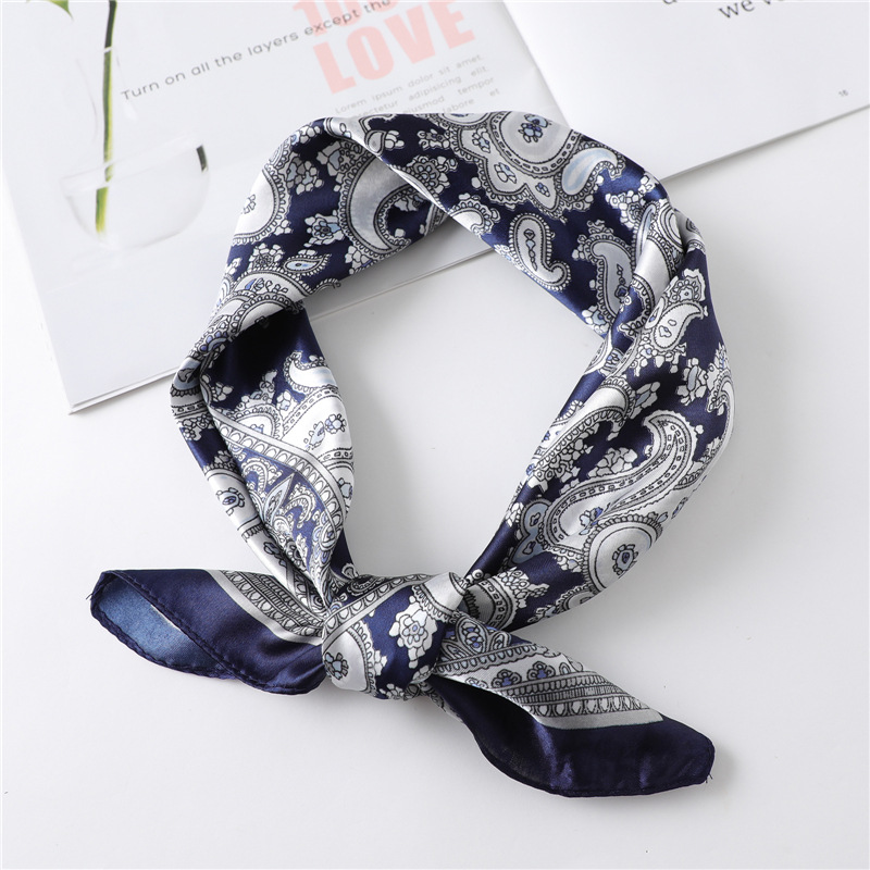 Scarf Silk Square - وشاح حريري فاخر مربع الشكل بطول