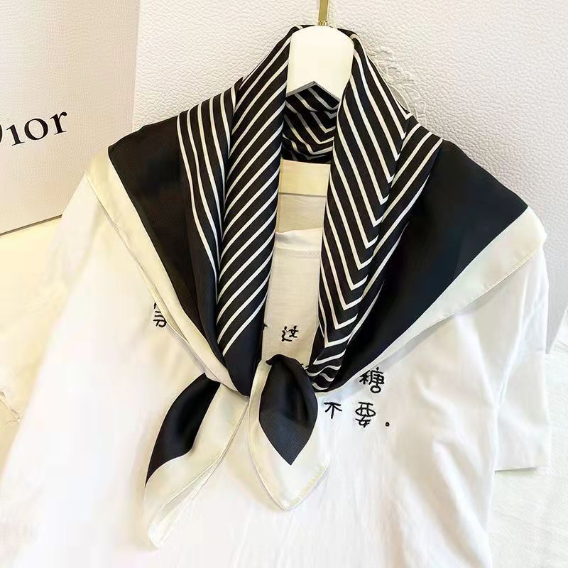 موضة ساحة 70 سنتيمتر أبيض وأسو - مراجعة Silk Tie Striped وسعره