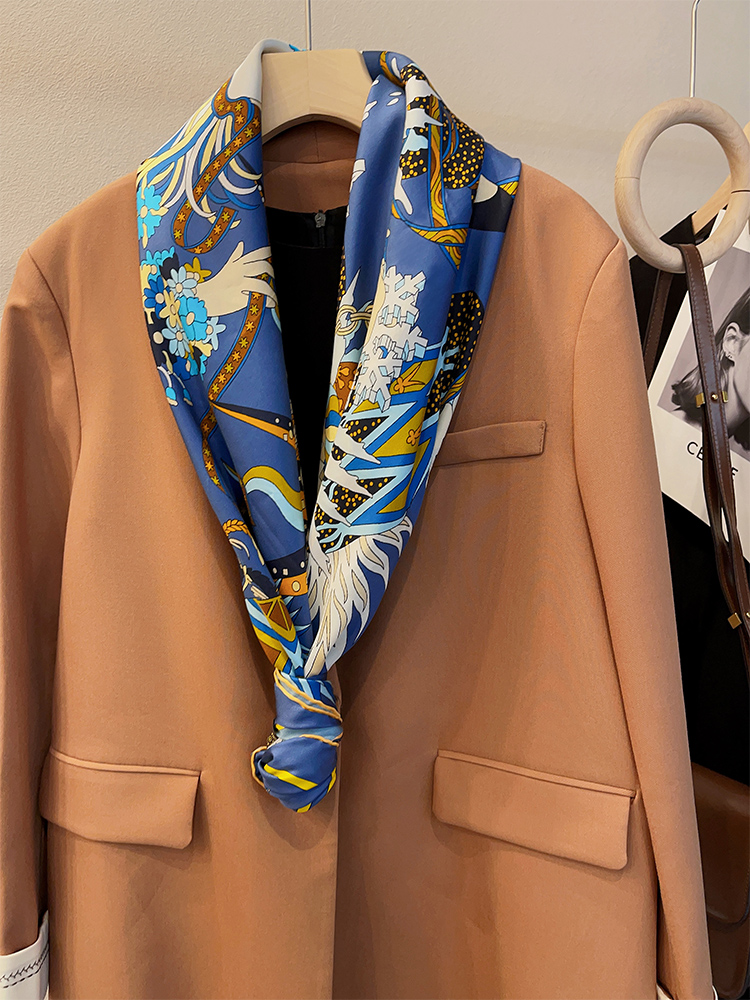 135 سنتيمتر 135 سنتيمتر التوت  - مراجعة Scarf Silk Square وسعره